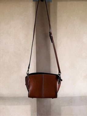 Compact Brown Leather Crossbody with Adjustable Strap